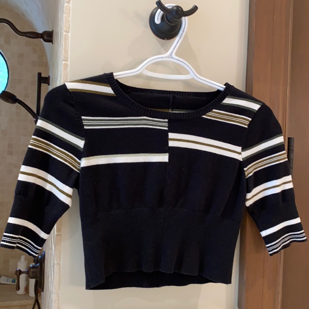 Striking cropped top! Bought this item in New York and loved it!